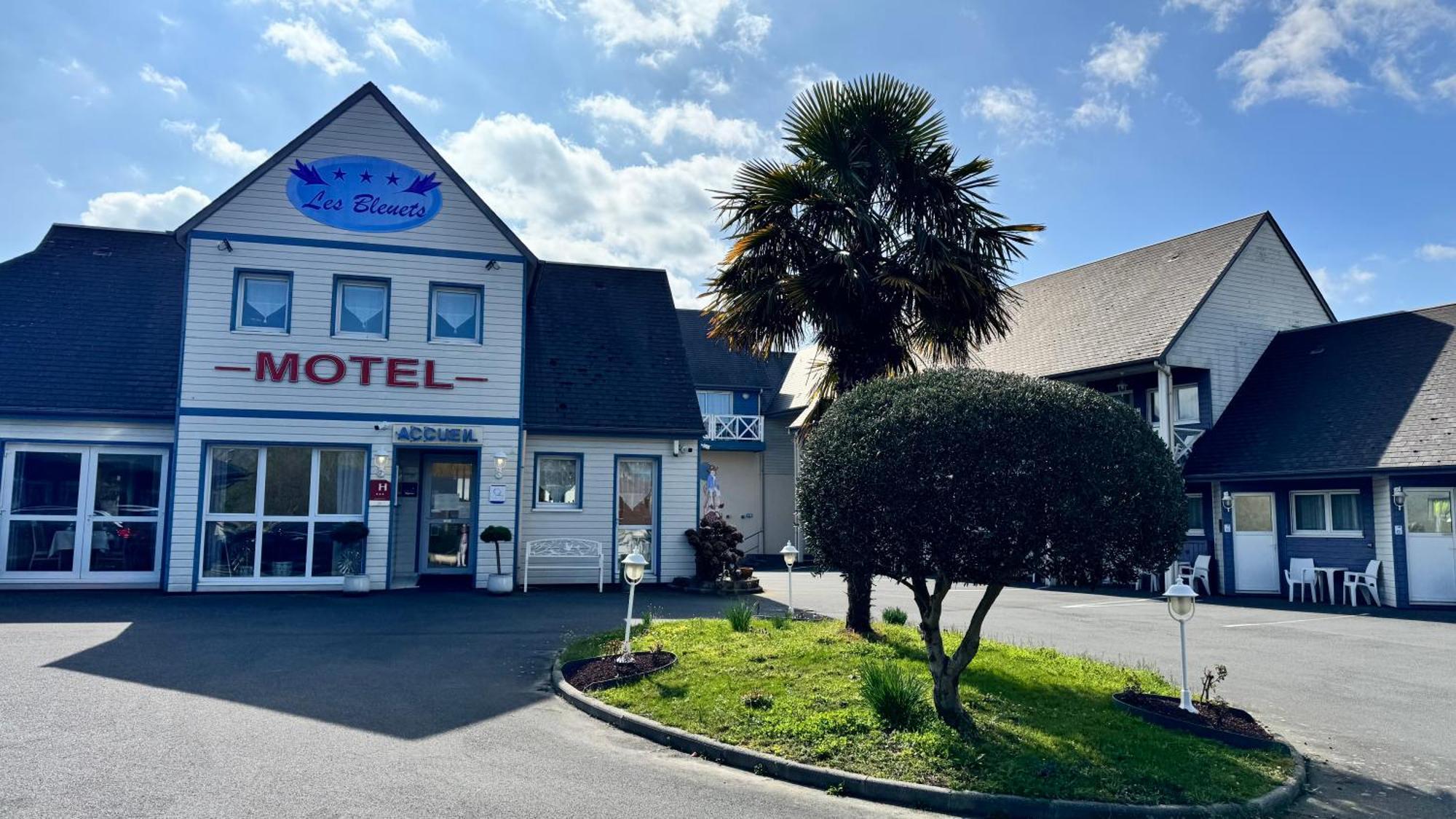 Contact Hotel - Motel Les Bleuets & Spa La Rivière-Saint-Sauveur Екстериор снимка